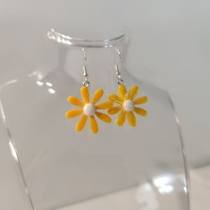 Daisy Flower Dangle Earrings | Festival Earrings | Cute Earrings
